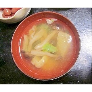 しめじ・長ネギ・油揚げの味噌汁